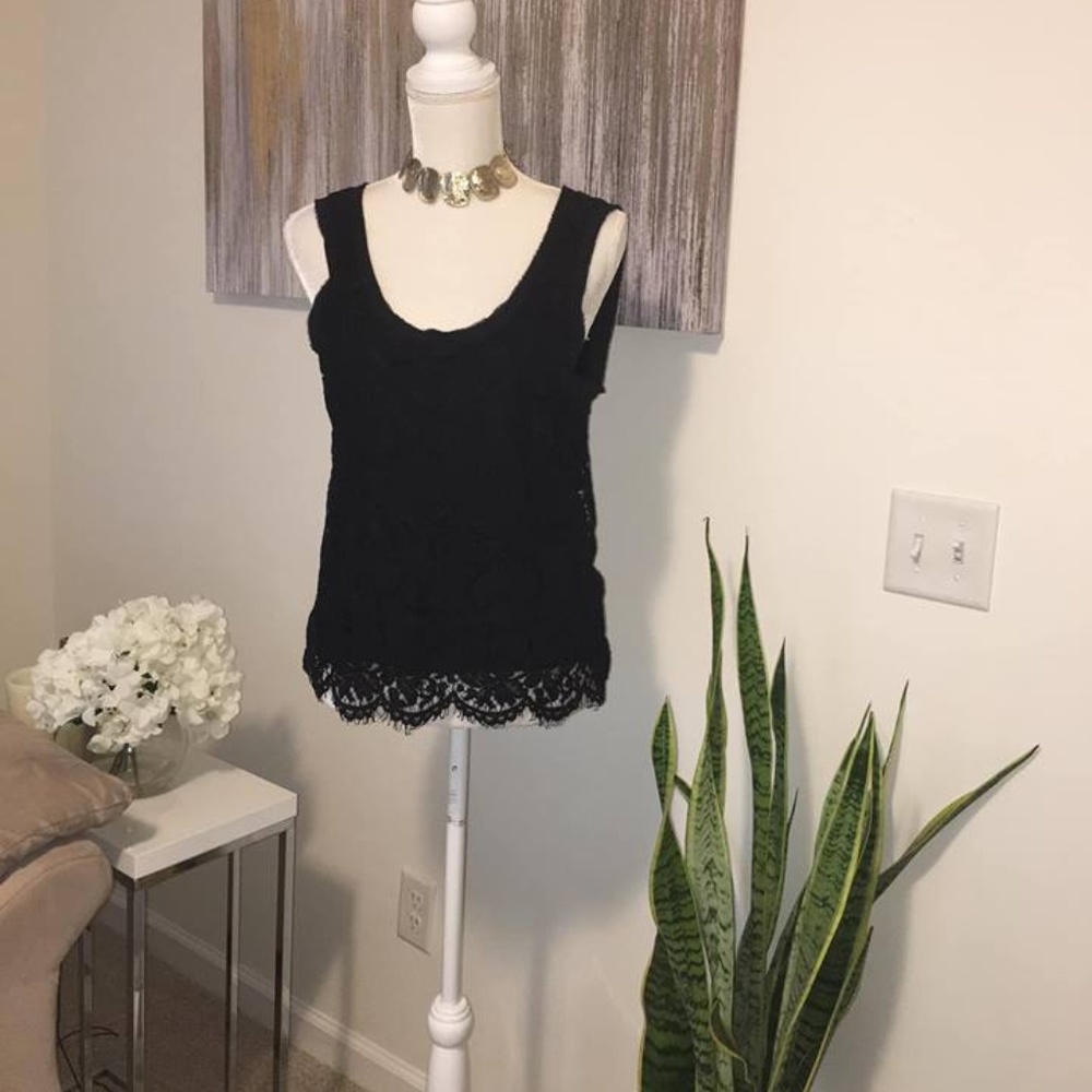 Banana Republic lacey sleeveless for women size S
